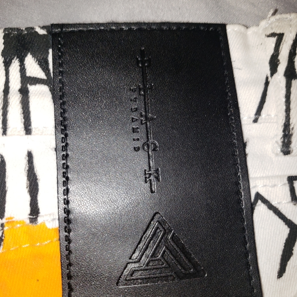 Black Pyramid| Custom Shorts - Picture 2 of 4